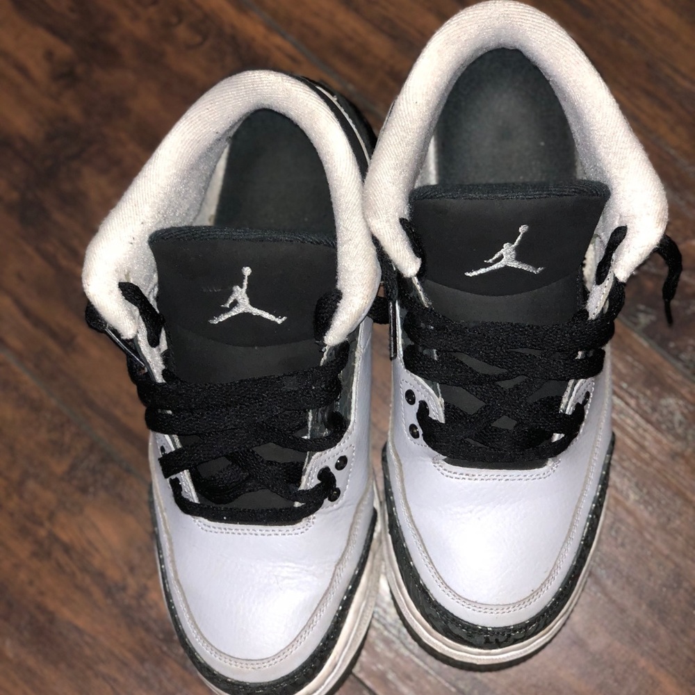 Air Jordan wolf grey 3’s